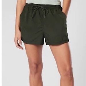 Athleta expedition green shorts